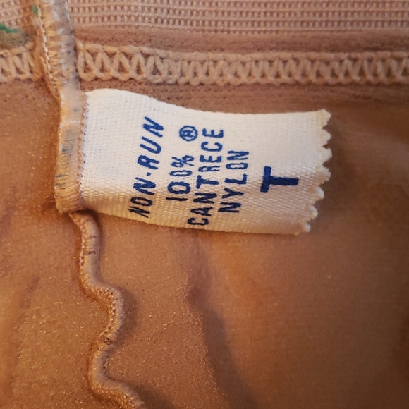 Vintage no-run nylons - Picture 3 of 4